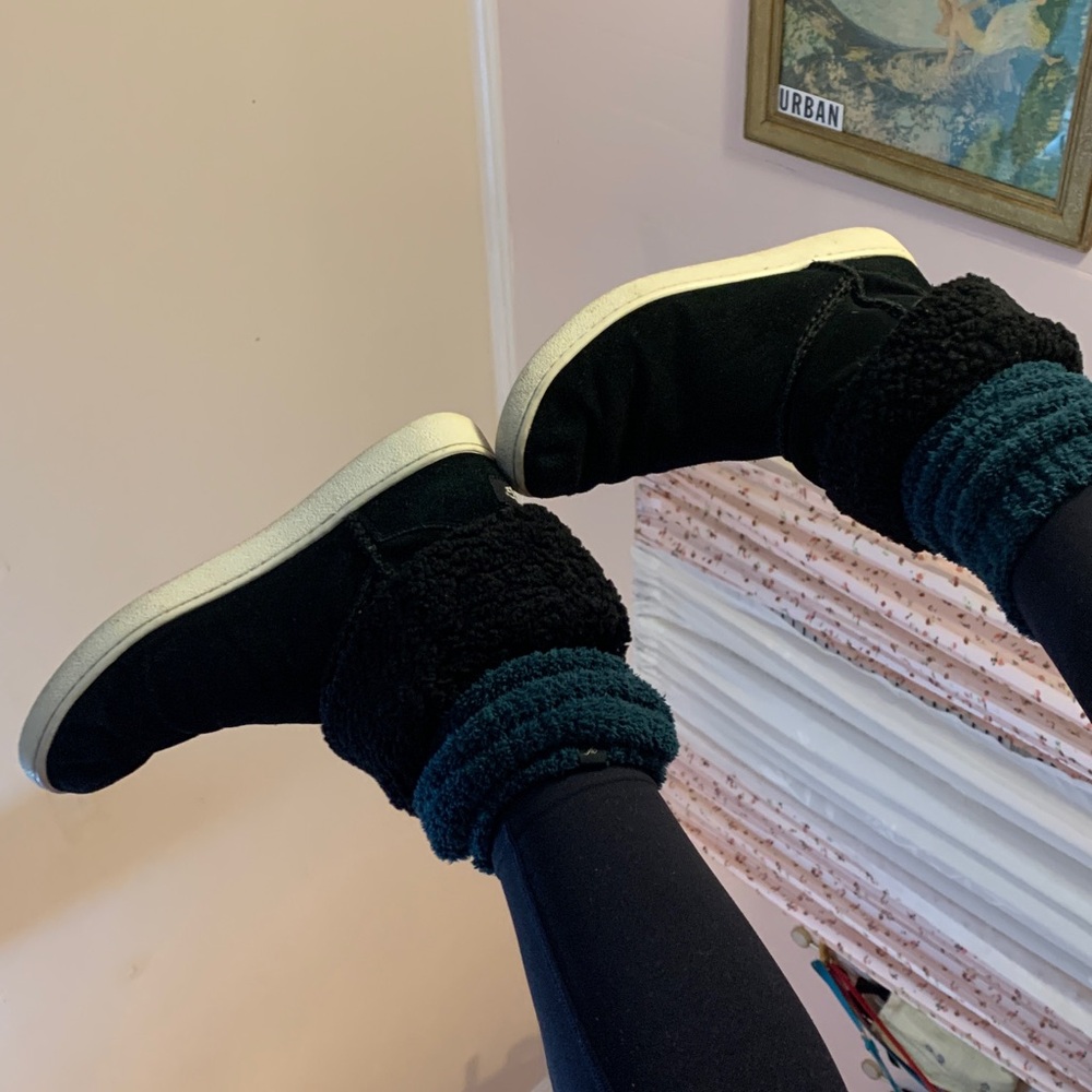 GREAT UGGS (10) MIKA SNEAKERS! Fold them DOWN or wear them UP! So dang cute!
